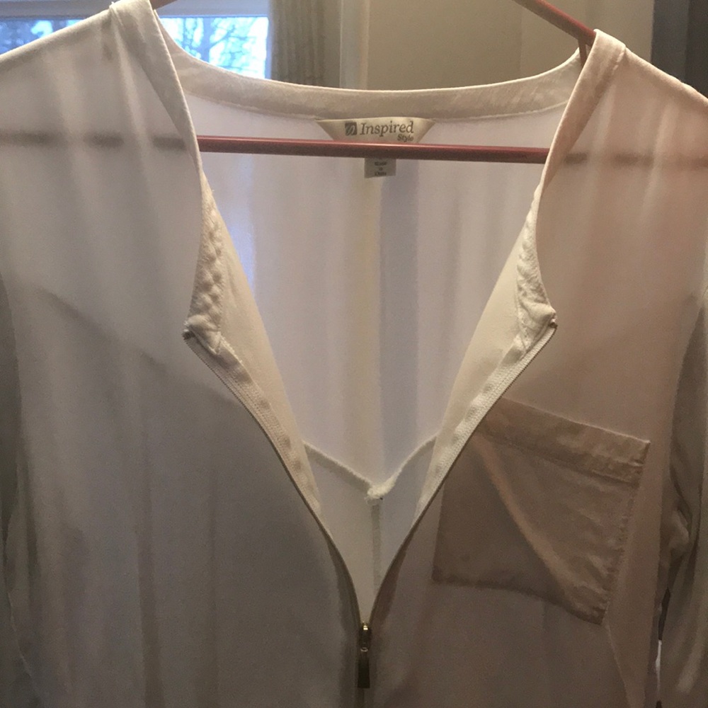 White top - Picture 2 of 3